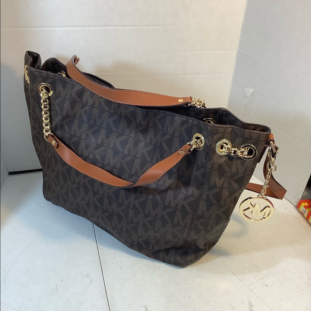 Authentic Michael kors purse/bag